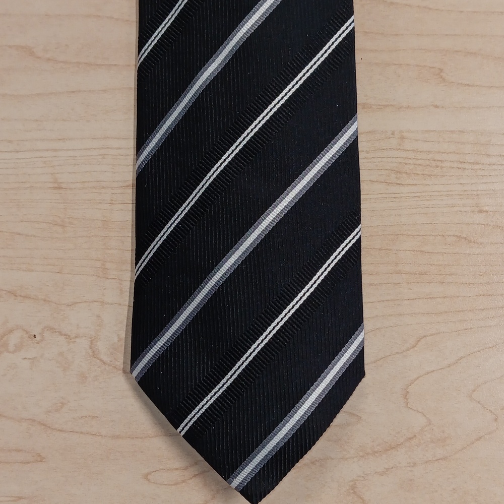 Hugo Boss Classic Black Striped Tie - Picture 2 of 6